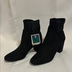 Mari K Women’s Black Velvet Ankle Boots Size 8